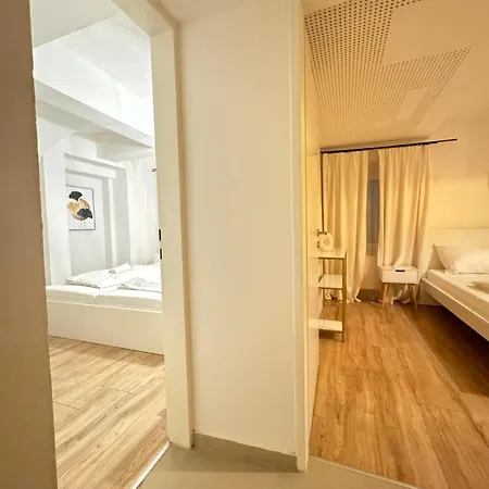 Apartment Near Downtown 2 *