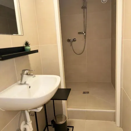 Apartment Near Downtown 2 *