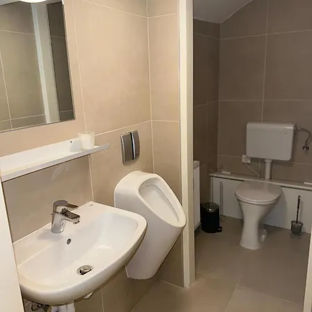 Apartment Near Downtown 2 *